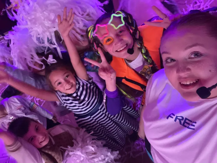 photo_5368478811428687805_w