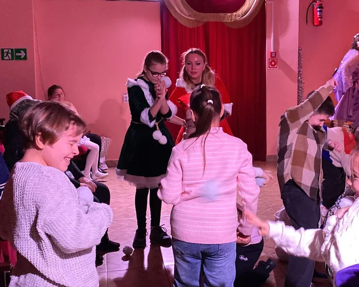 photo_5368478811428687842_w